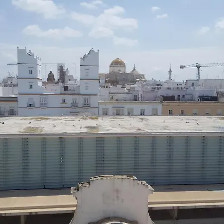 En Pleno Centro De Con Parking Economico * Cádiz
