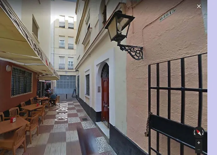 En Pleno Centro De Con Parking Economico * Cádiz