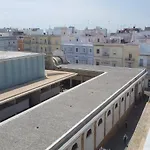En Pleno Centro De Con Parking Economico Καντίζ